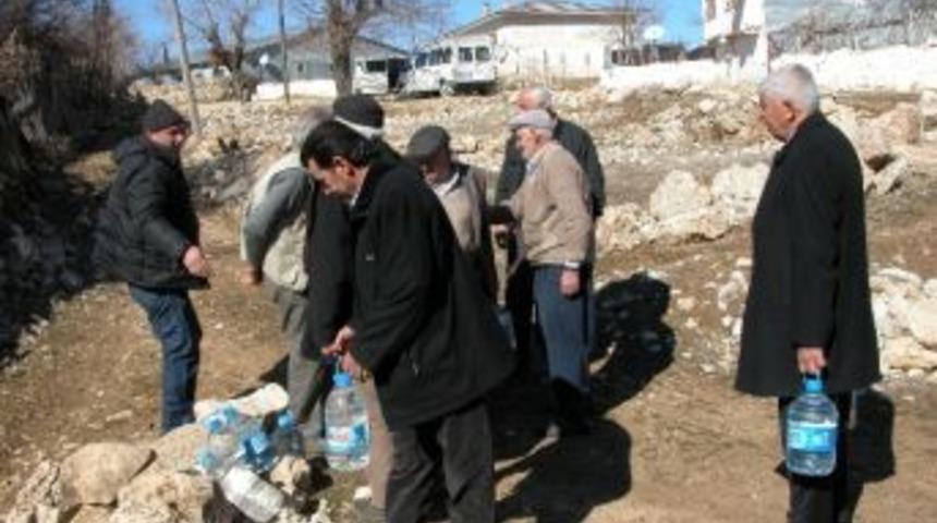 Chp&rsquo;li Adaydan Suyu Olmayan Mezrada İlgin&ccedil; Eylem