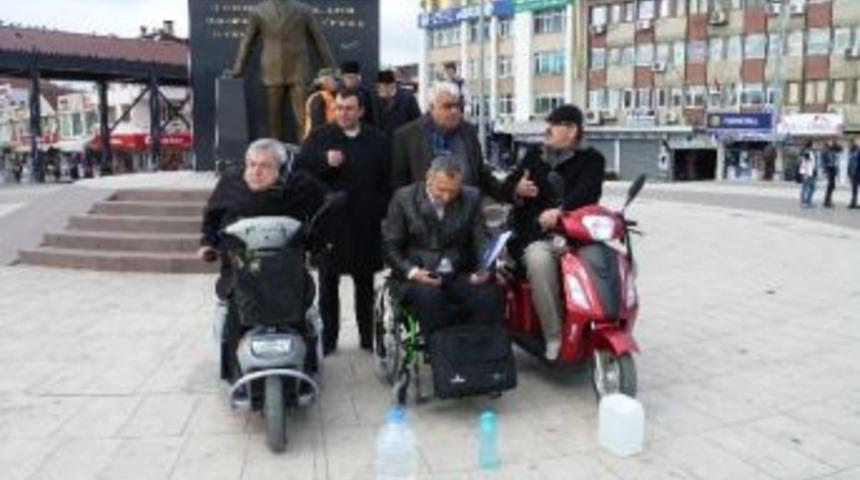 Engelli Vatandaşlardan Sapanca G&ouml;l&uuml; Eylemi