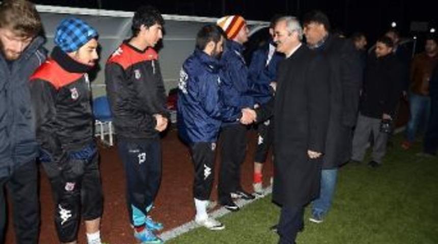 Karataş, Sporcuların Taleplerini Dinledi