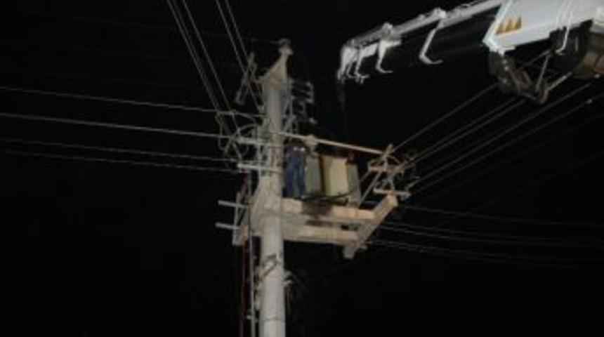 Dedaş, Ceylanpınar'a D&uuml;zenli Elektrik Verebilmek İ&ccedil;in &Ccedil;alışmalarını Hızlandırdı