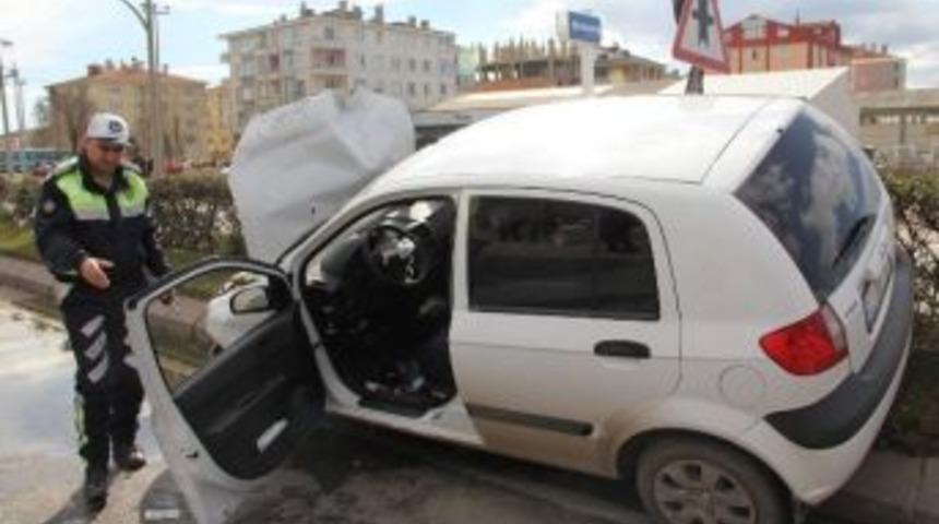 Trafik Kazasında 2 Kişi Yaralandı