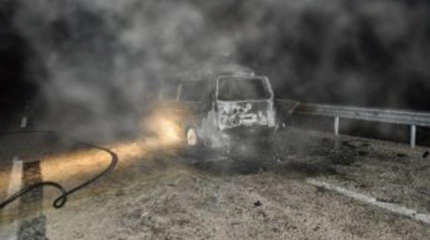 Seyir Halindeki Minib&uuml;ste Yangın &Ccedil;ıktı