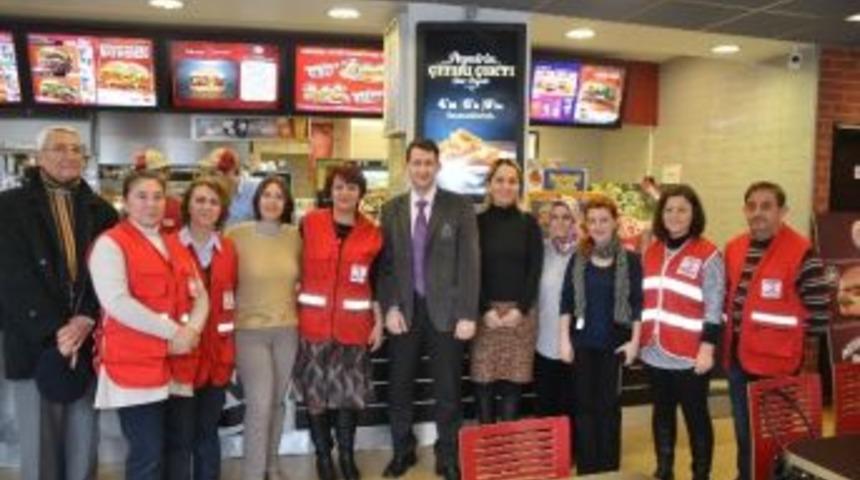 T&uuml;rk Kızılay'ı &Ccedil;orlu Şubesi K&uuml;&ccedil;&uuml;klerle Bir Araya Geldi