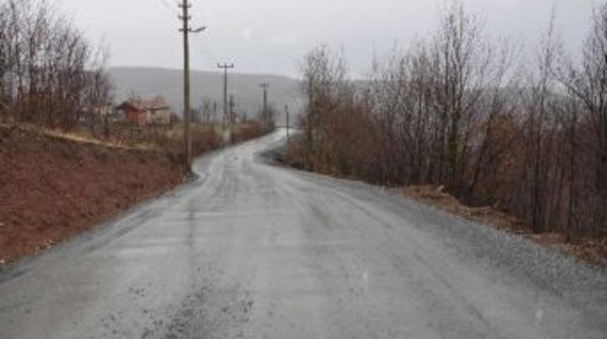 G&ouml;lc&uuml;k İrşadiye K&ouml;y&uuml;'nde Yol &Ccedil;alışması Yapılıyor
