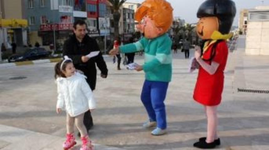 Urlalı &Ccedil;ocuklar Karne Hediyelerini Başkan Karaosmanoğlu&rsquo;ndan Aldı