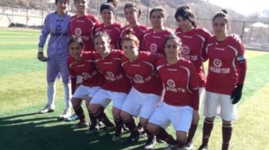 Şemdinli&rsquo;de Kadın Futbol Takımı Fırtınası