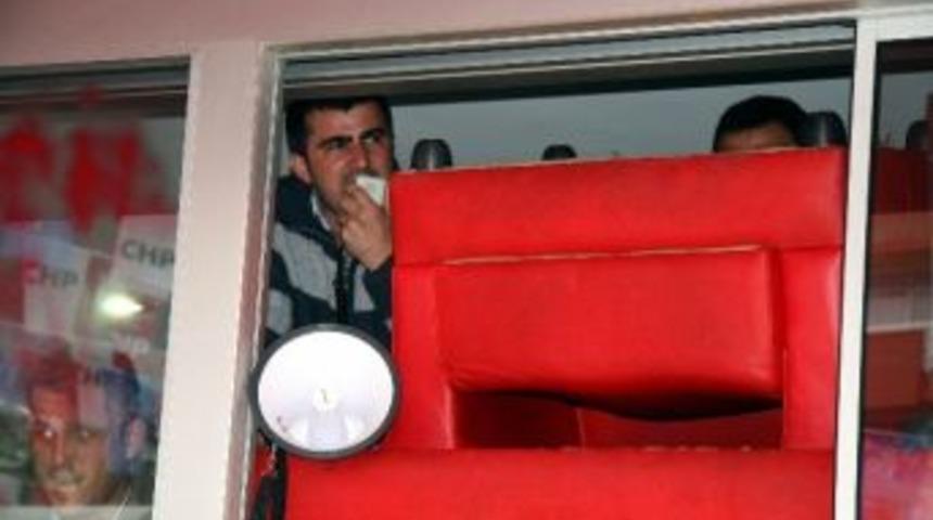 Evcilmen Taraftarları Chp İl Binasını İşgal Etti