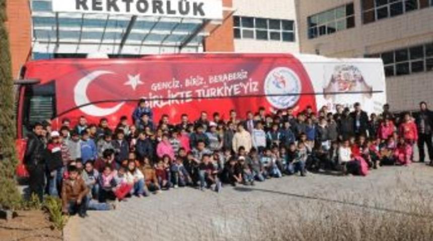 &lsquo;10 G&ouml;n&uuml;ll&uuml; G&uuml;n, 1000 G&ouml;n&uuml;ll&uuml; Gen&ccedil;&rsquo;