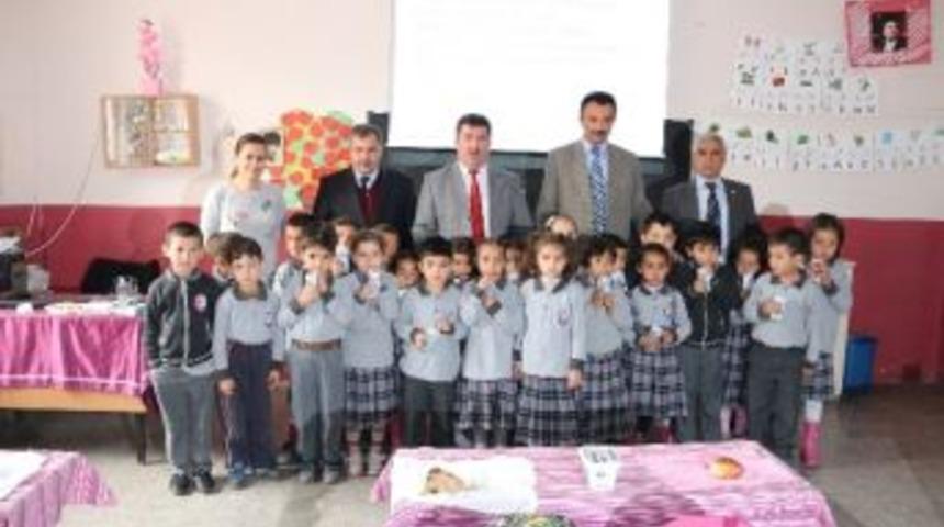 Mut&rsquo;ta &Ouml;ğrencilere Okul S&uuml;t&uuml; Dağıtıldı