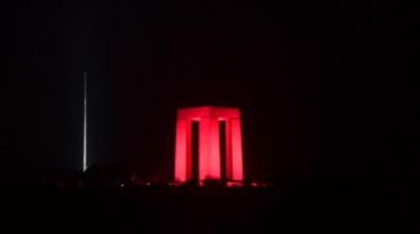 Şehitlikler Işıl Işıl