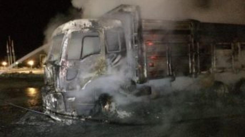Van&rsquo;da Korkutan Kamyon Yangını