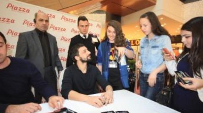 Sanat&ccedil;ı Mehmet Erdem Pıazza&rsquo;da Coştu Coşturdu