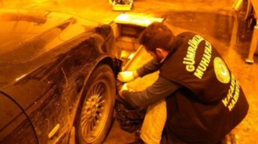 Otomobilin &Ouml;n Tamponuna Gizlenmiş 4 Kilo Eroin Yakalandı