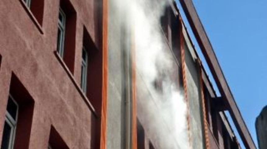 Balıkesir'de &Ouml;ğrenci Yurdunda Yangın