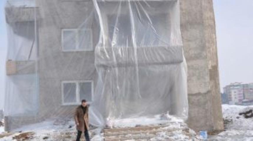 Muş&rsquo;ta Soğuklara Naylonlu &Ccedil;&ouml;z&uuml;m