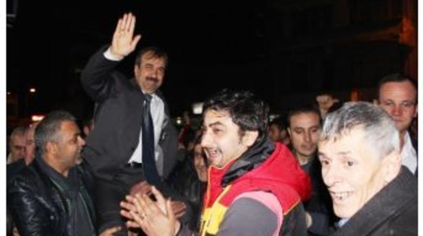 Tekin&rsquo;in &Ccedil;ay Sohbeti Mitinge D&ouml;n&uuml;şt&uuml;