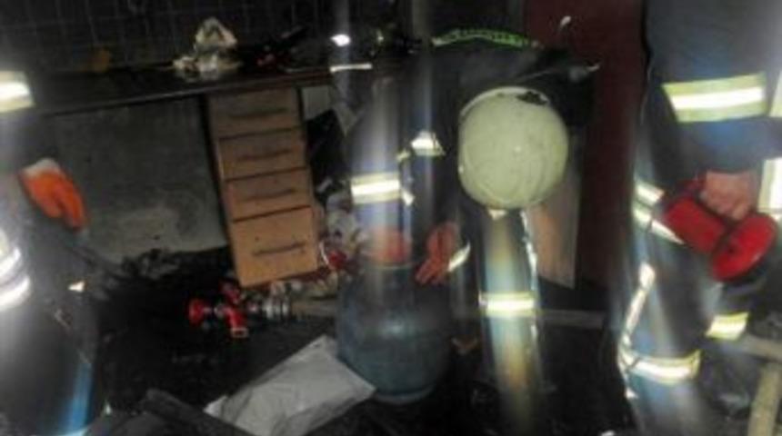 Hırsızlık İ&ccedil;in Girdikleri Evi Yaktılar