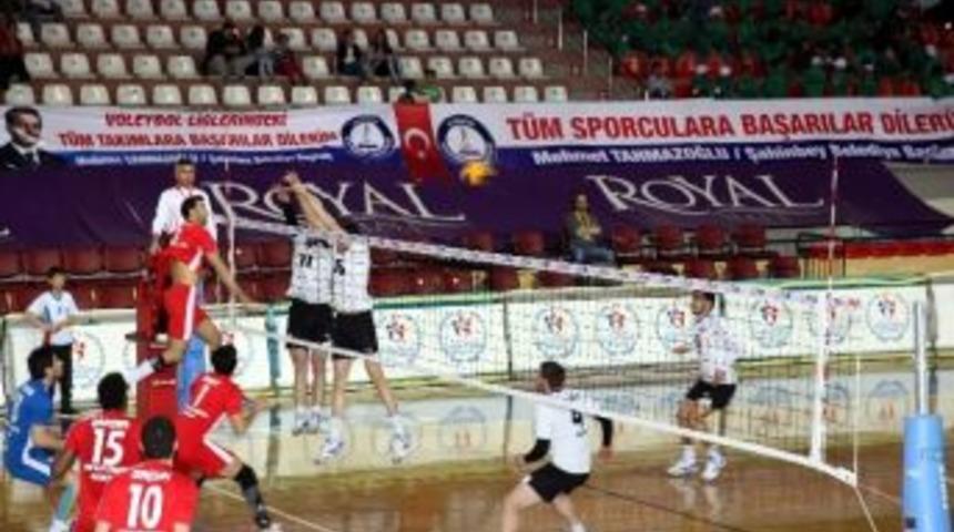 Şahinbey Belediye Voleybol Takımından &Ccedil;ifte Galibiyet