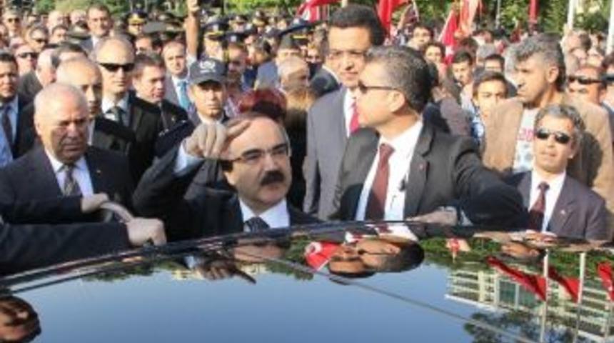 Vali Coş'a Hakaret Ve Tehdide Hapis İstemi