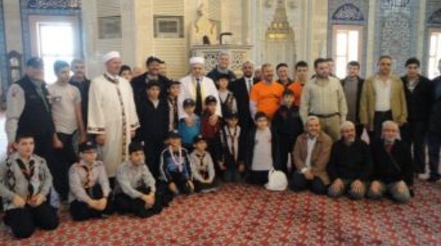 İzciler &ldquo;&ouml;nce Namaz&rdquo;dedi