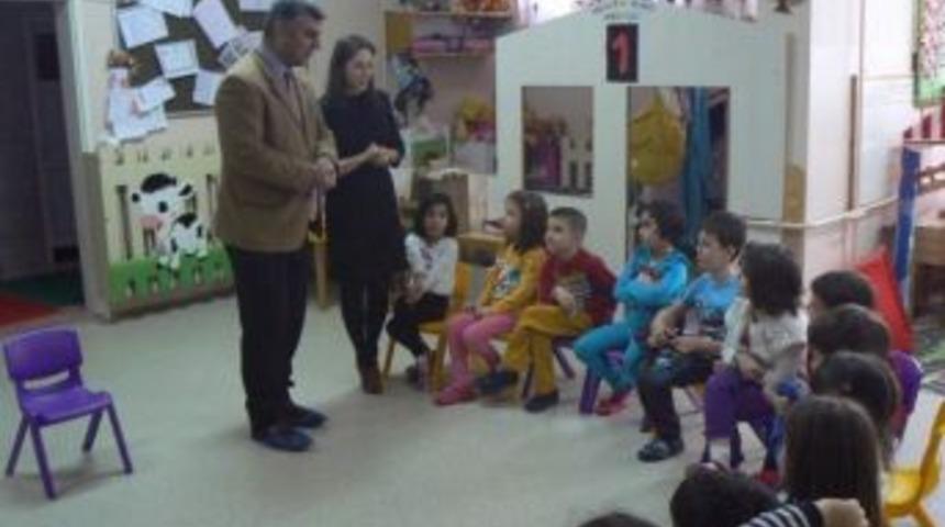 Boz&uuml;y&uuml;k'te De &Ouml;ğrencilere S&uuml;t Dağıtıldı