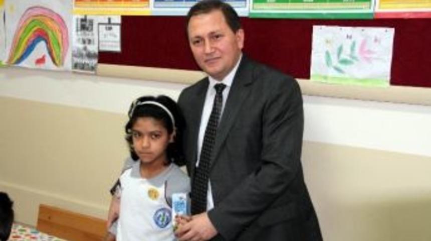 Samsun&rsquo;da 77 Bin &Ouml;ğrenciye S&uuml;t Dağıtıldı