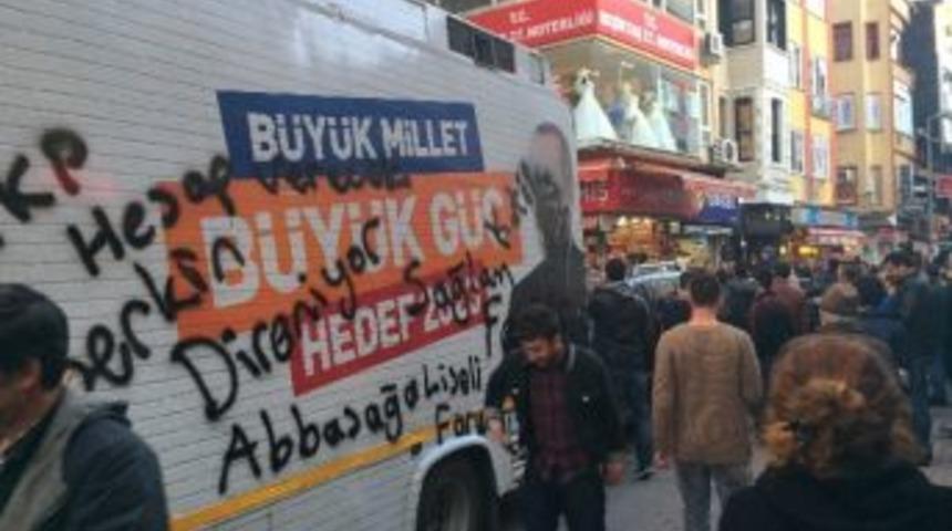 Beşiktaş'ta Ak Parti Se&ccedil;im Karavanına Saldırı
