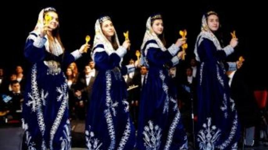 T&uuml;rk D&uuml;nyası Thm Korosu K&uuml;tahya&rsquo;da Konser Verdi