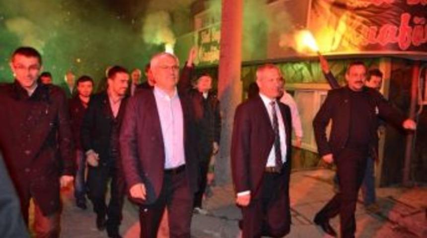 Başkan Dişli&rsquo;ye Şeker Mahallesinde Meşaleli Karşılama