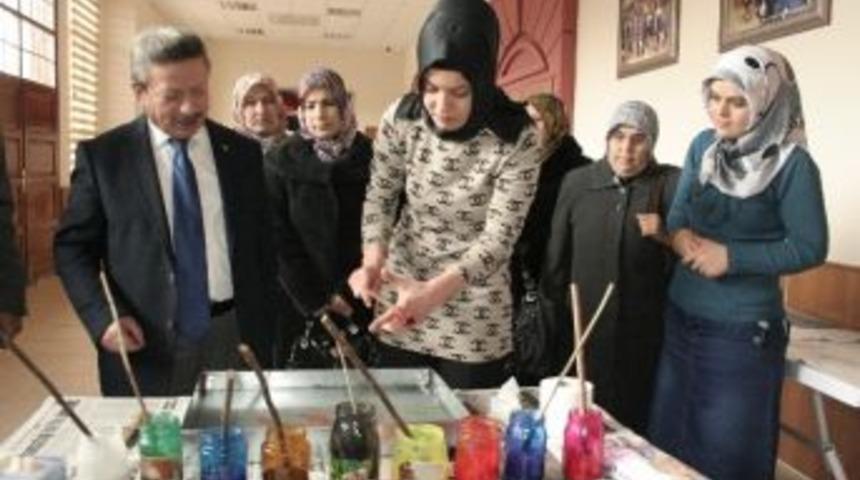 Yozgat Belediye Gen&ccedil;lik Merkezinde Ebru Sanatı Kursu A&ccedil;ıldı