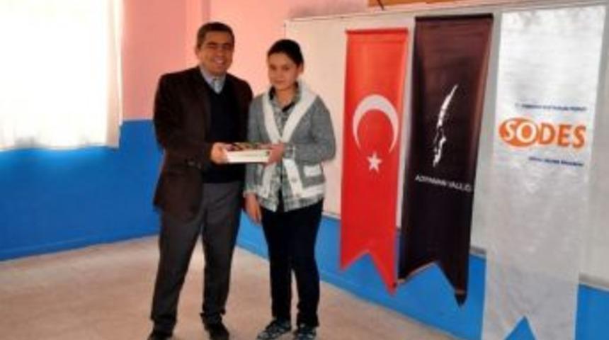 Tut İl&ccedil;esinde &Ouml;ğrencilere Kitap Dağıtıldı