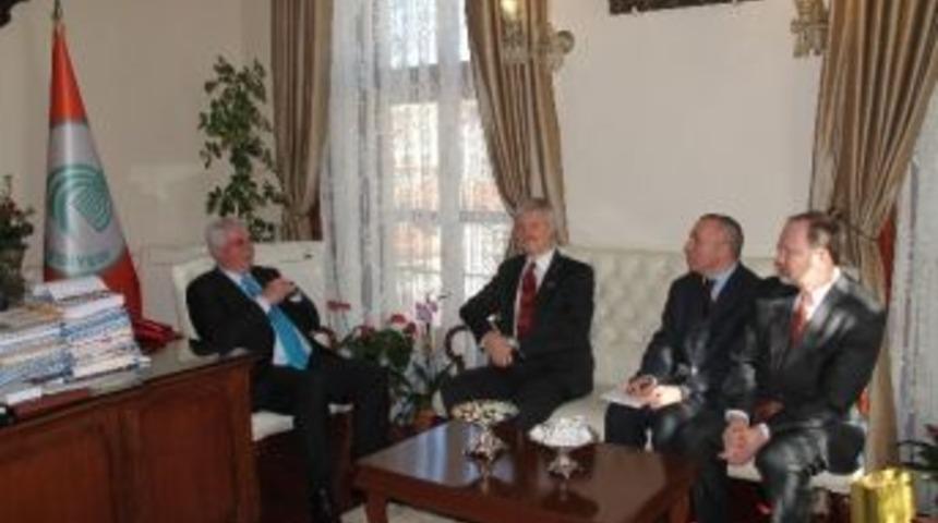 Amerika Başkonsolosu Sedef&ccedil;i'yi Ziyaret Etti