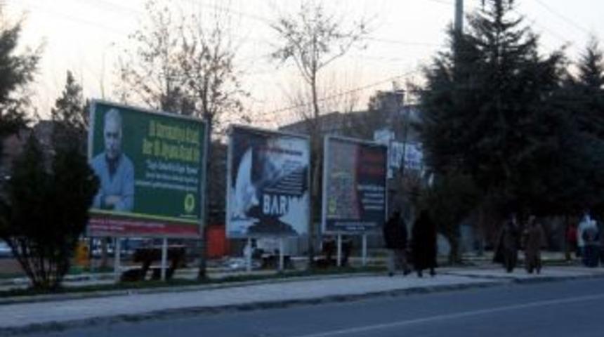 Bdp, Diyarbakır&rsquo;da &Ouml;calan&rsquo;ın Fotoğrafını Bilboardlara Astı