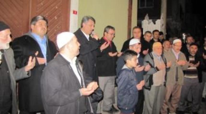 Hisarcık&rsquo;ta Umre Kafilesi Dua Ve G&ouml;zyaşlarıyla Uğurlandı