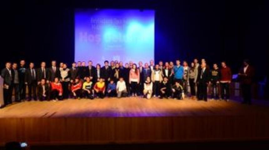 Beylikd&uuml;z&uuml; Belediyesinden Sporculara Malzeme Desteği