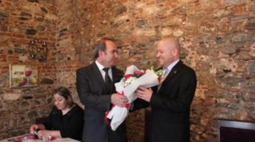 Pekg&uuml;zel&rsquo;den &Ccedil;ineliler Derneği&rsquo;ne Anlamlı Jest