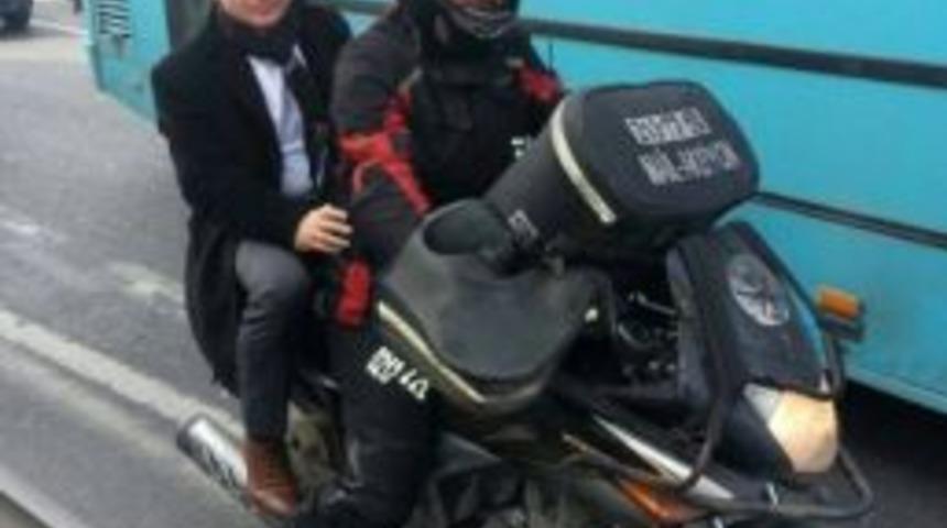 Başkan Akg&uuml;n&rsquo;&uuml; Trafik Bile Durduramadı