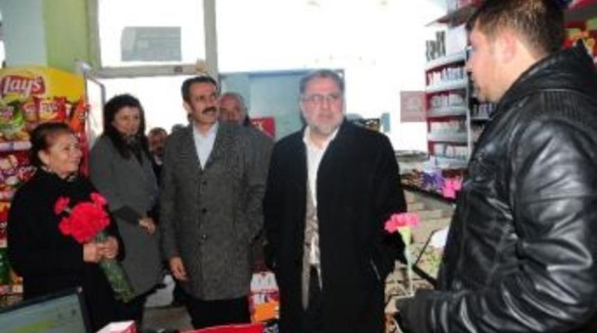 G&uuml;la&ccedil;ar Ve Milletvekilleri Esnafa Karanfil Dağıttı