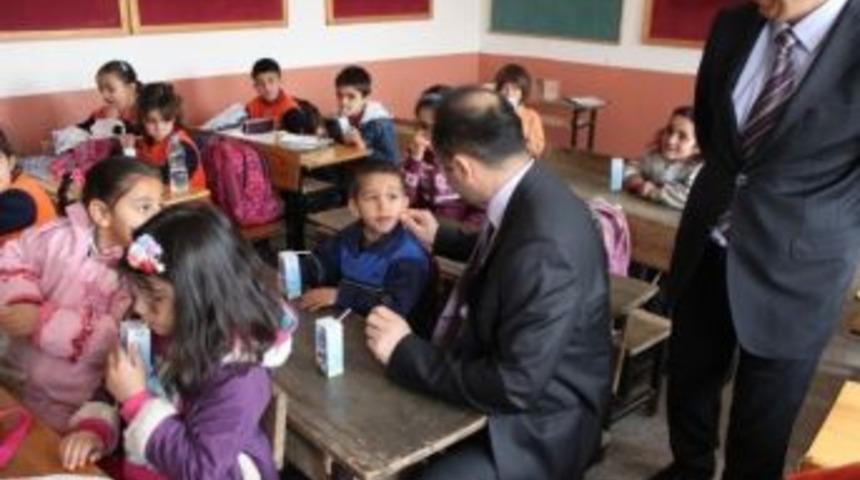 Yazıhan&rsquo;da Okul S&uuml;t&uuml; Dağıtımı Yapıldı