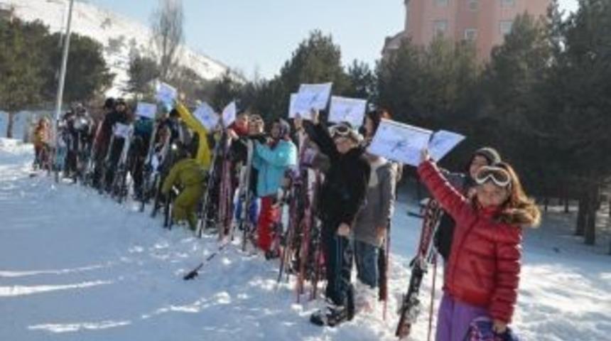 Kayak Kursunu Tamamlayan &Ccedil;ocuklar Sertifikalarını Aldı