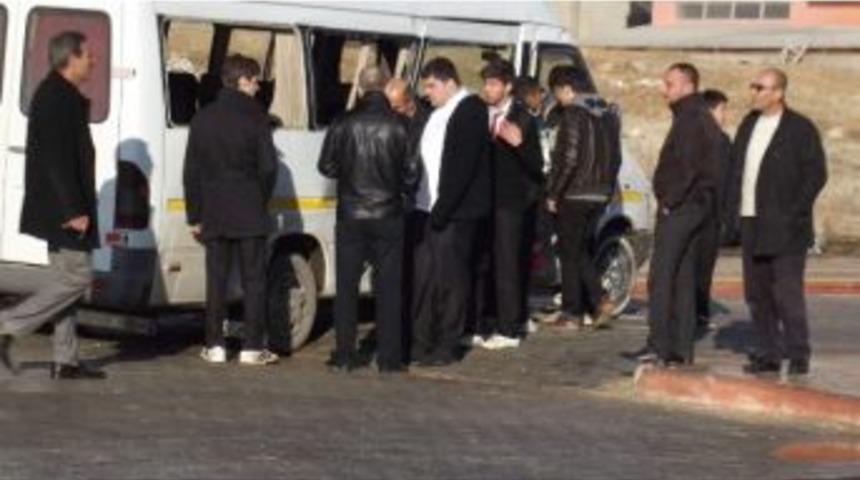 &Uuml;&ccedil; Minib&uuml;s&uuml;n Karıştığı Trafik Kazasında 3 Kişi Yaralandı