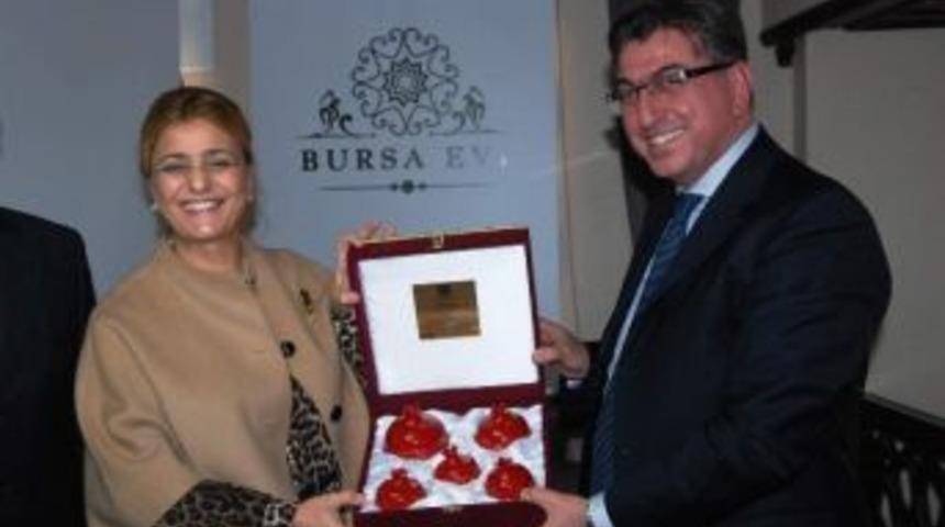 Başarılı Kadınlara &Ouml;d&uuml;l