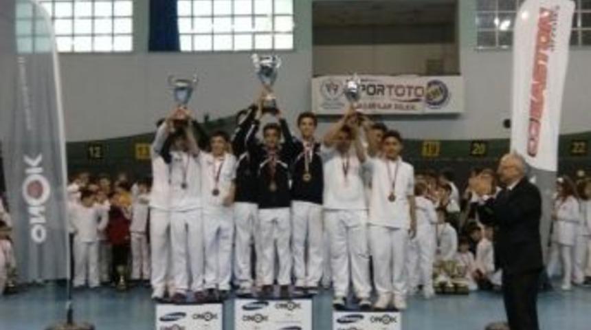 Gen&ccedil;lik Spor Kul&uuml;b&uuml;'n&uuml;n Minik Ok&ccedil;uları Kızlarda T&uuml;rkiye İkincisi, Erkeklerde İse &Uuml;&ccedil;&uuml;nc&uuml; Oldu