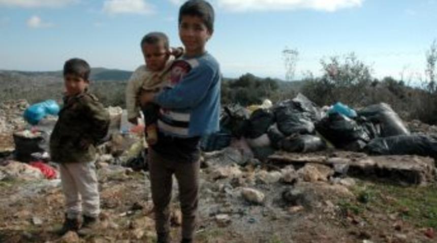 Naylon Barakada Sekiz &Ccedil;ocuğuyla Yaşıyor