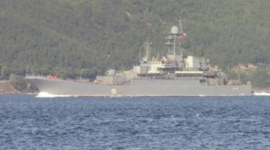 İki Rus Savaş Gemisi &Ccedil;anakkale Boğazı'ndan Ge&ccedil;ti