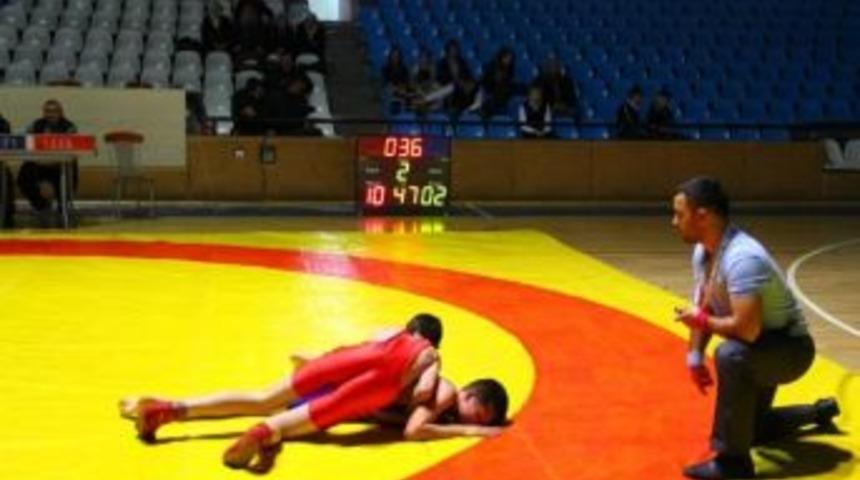 Okul Sporları G&uuml;reş M&uuml;sabakaları Başladı