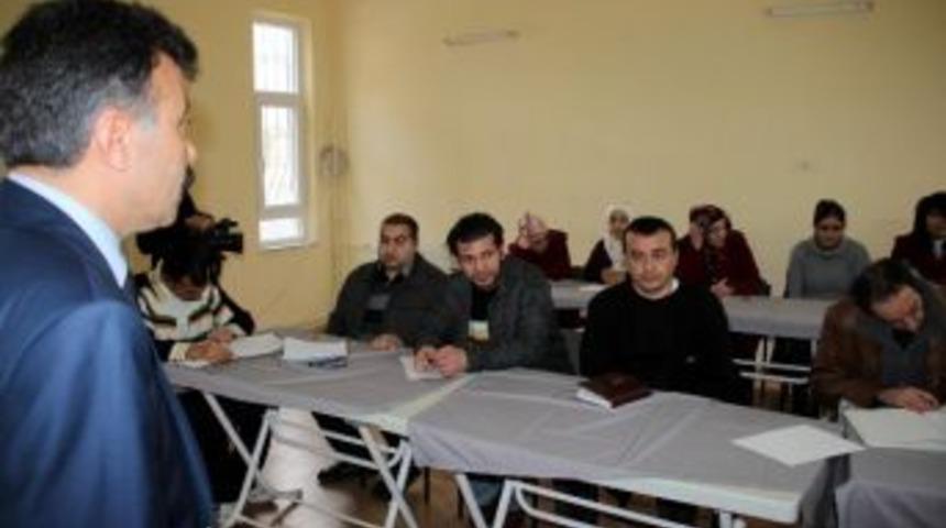 Engelli Vatandaşlar Sınava Hazırlanıyor