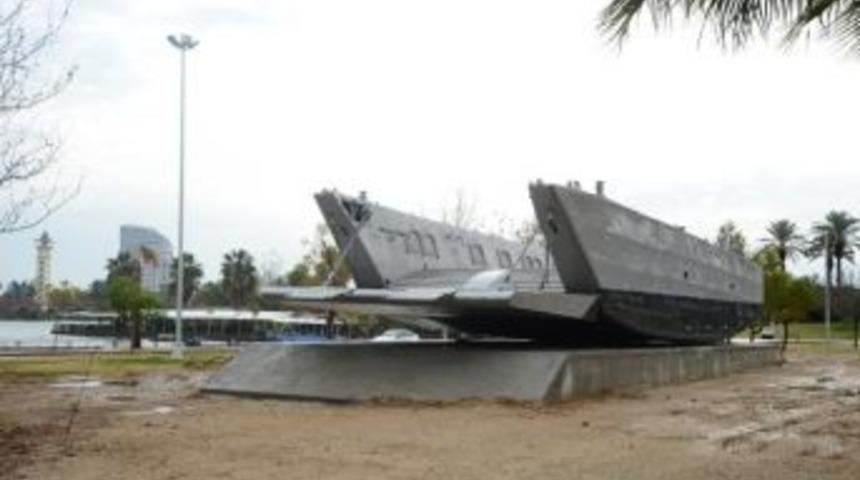 Aldırmaz, Hurda Fabrikasına Gidecek &Ccedil;ıkarma Gemisini Adana Turizmine Armağan Ediyor