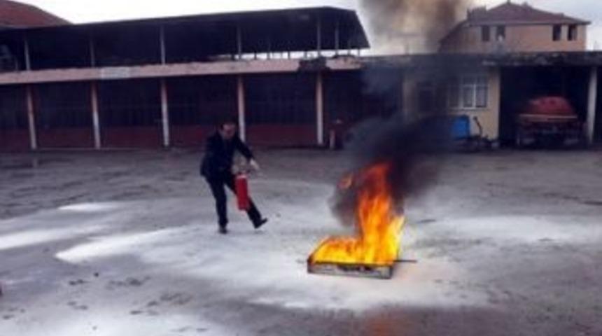 G&ouml;lyaka'da Şof&ouml;rlere Yangın Eğitimi Verdi