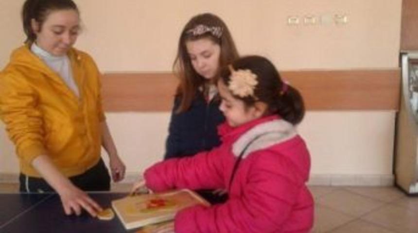 Afyonkarahisar Gen&ccedil;lik Merkezi Yarıyı Tatilinde Boş Durmadı